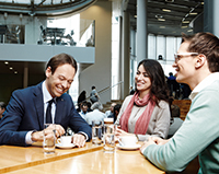 Andreas Brandtstetter in conversation with Ivana Dumitraskovic (UNIQA International) and Filip Kisiel (UNIQA Austria). (photo)