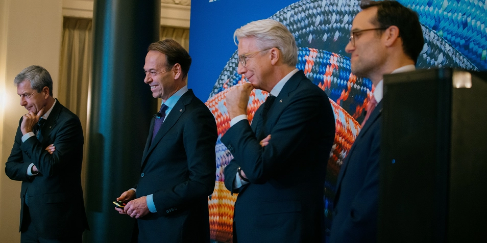 Im Rahmen eines Capital Market Update in London im November 2025 konnte unser Vorstand nach weniger als einem Jahr ein Upgrade einiger Ziele der Strategie „UNIQA 3.0 – Growing Impact“ kommunizieren (im Bild: Kurt Svoboda, Andreas Brandstetter, Wolfgang Kindl und René Knapp).