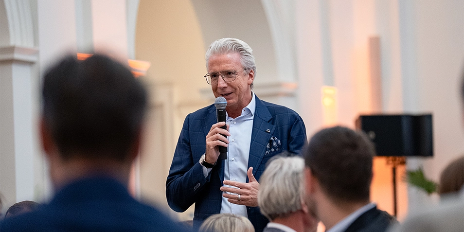 Wolfgang Kindl beim International Forum 2025, bei dem Führungskräfte aus allen UNIQA Märkten zu einem strategischen Austausch zusammenkamen.
